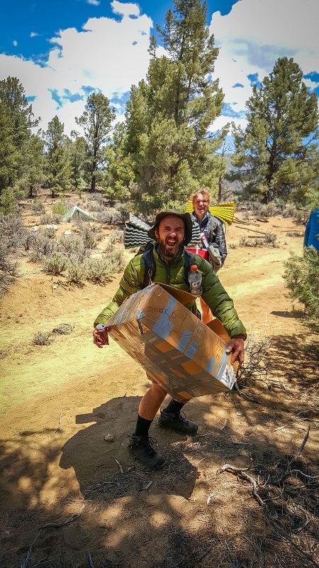 20150604_122023_Hiker with huge box at KM